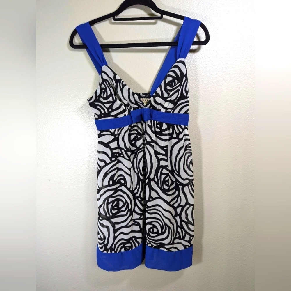 XXF white blue and black rose pattern dress shear blue sleeves size M
